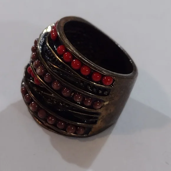 Elegant Red Beaded Ring - Picture 5 of 10